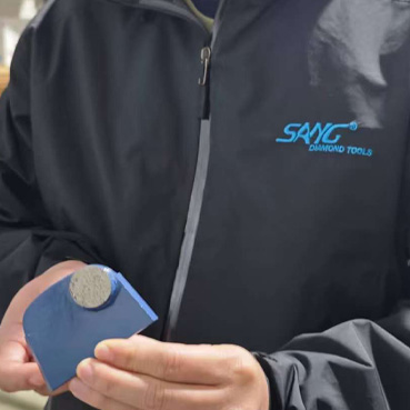 La rettifica ad alta efficienza inizia con le scarpe abrasive diamantate di qualità superiore